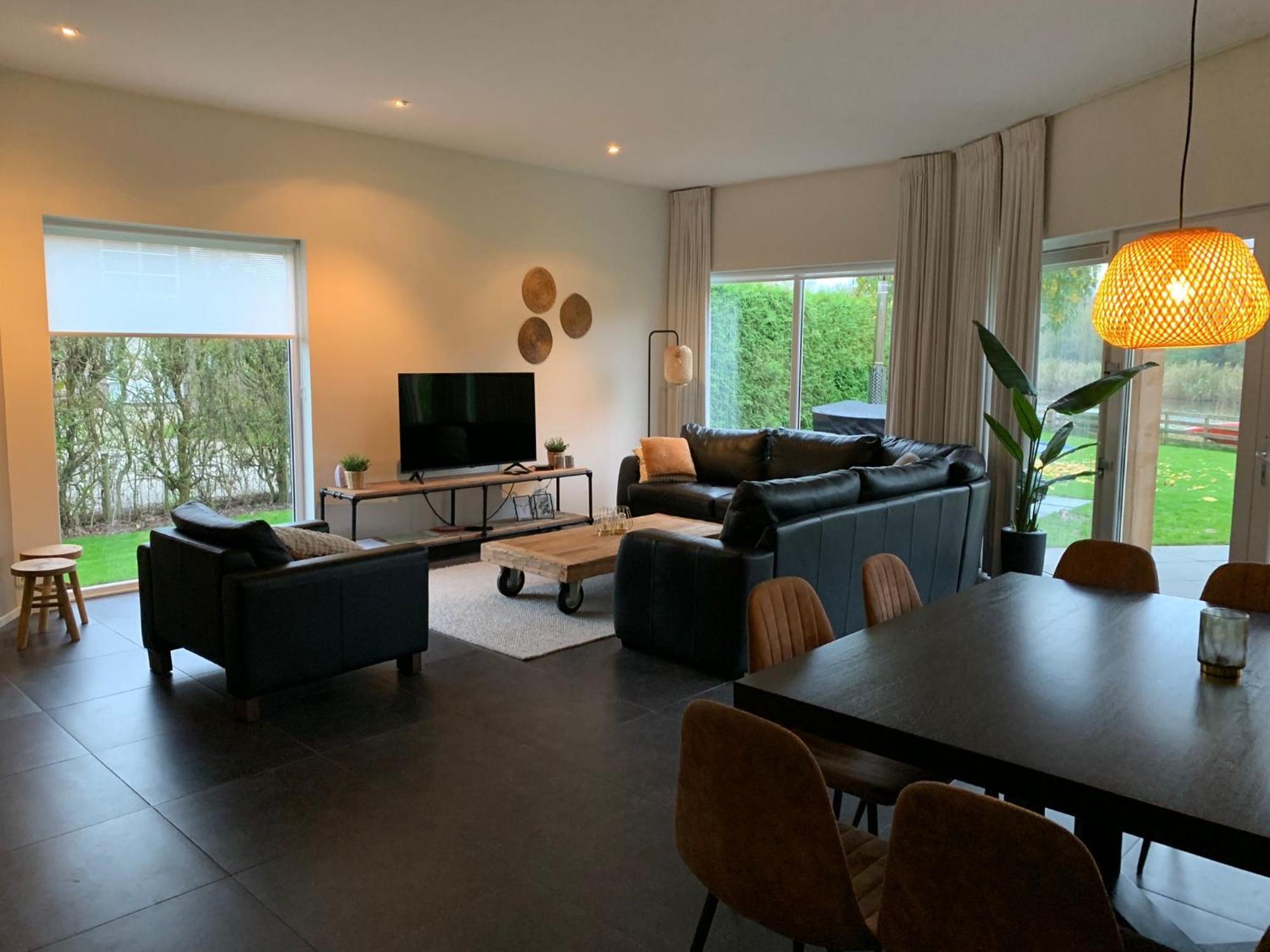 Villa Riverside Met Hottub, Eigen Aanlegsteiger, Zwemtrap, Trampoline En Kano'S Zeewolde Ngoại thất bức ảnh